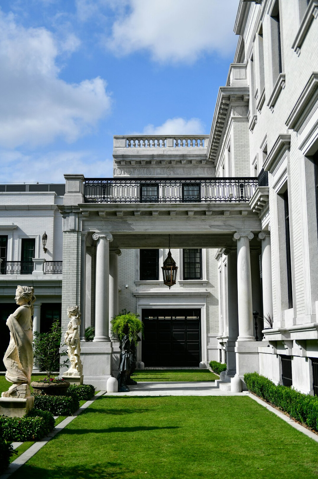 celebrity mansion exterior